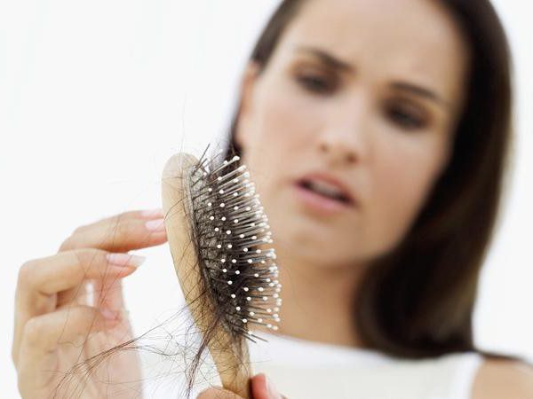 почему выпадают волосы на висках у женщин